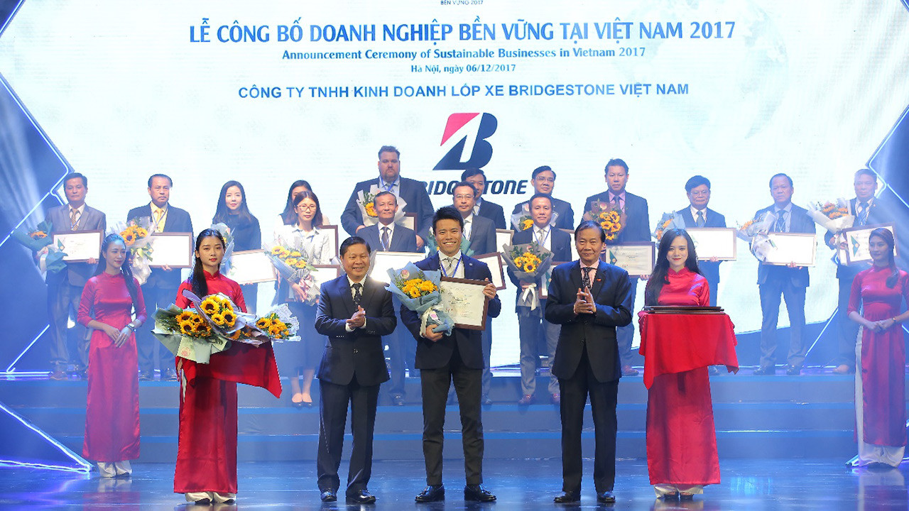 Bridgestone Việt Nam được vinh doanh Top 100 doanh nghiệp Phát triển bền vững 2017