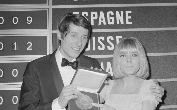 Nữ ca sĩ Pháp France Gall tại giải Grand Prix Eurovision tổ chức ở Luxembourg. Ảnh chụp ngày 06/03/1966. CC/Nationaal Archief