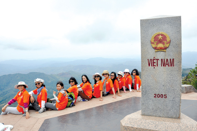 Cột mốc A Pa Chải (Điện Biên) - Giữa 3 nước Việt Nam - Lào - Trung Quốc