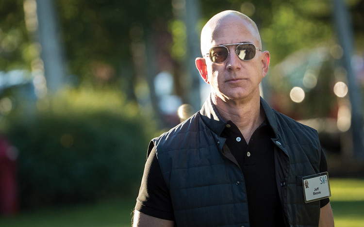 Jeff Bezos - Người giàu nhất hành tinh