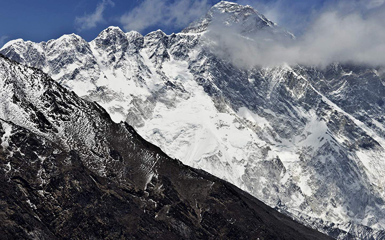 Trung Quốc và tranh cãi về chiều cao đỉnh Everest