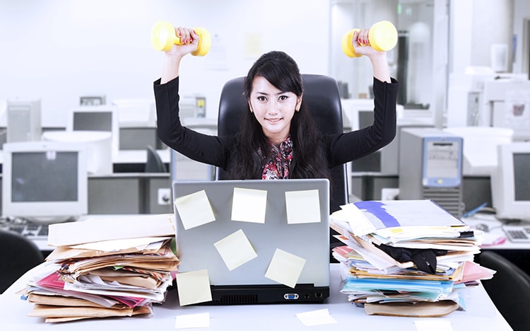Bí quyết sống khỏe cho người ngồi làm việc nhiều