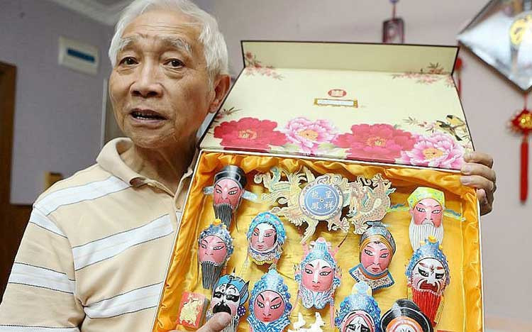 Bộ sưu tập 3.000 mặt nạ Kinh kịch trên vỏ trứng của nghệ nhân Trung Quốc