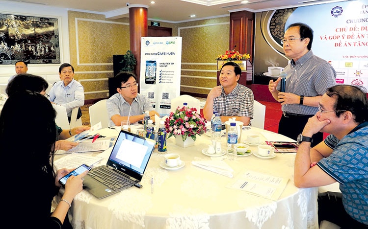 Cà phê doanh nhân lần thứ 30: Trăn trở trước đề án tăng phí dịch vụ