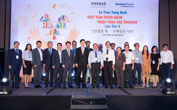 HansaeYes24 Foundation và Công ty TNHH Hansae Việt Nam tặng 10.000 cuốn sách cho học sinh