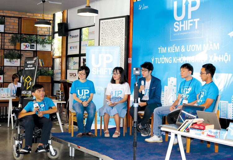 Tọa đàm với đại diện các nhóm dự án và những trẻ khuyết tật tham gia khởi nghiệp dự án doanh nghiệp xã hội của UPSHIFT