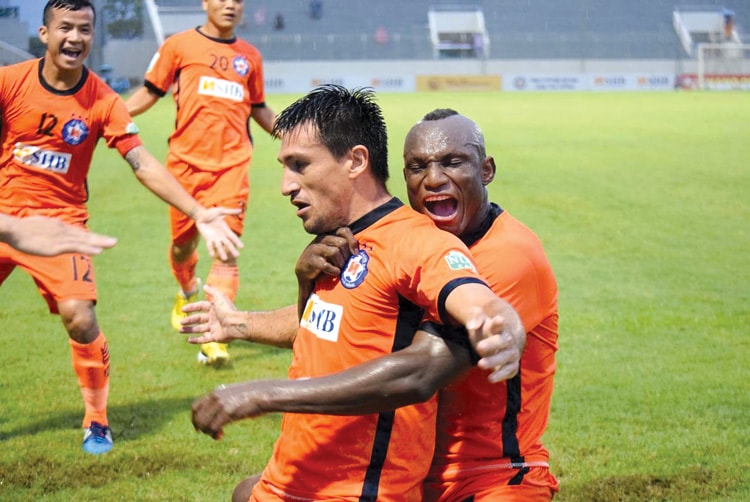 Các trận đấu tại V.League sẽ đối mặt với khán đài trống vắng trong thời gian diễn ra World Cup - Ảnh: VPF
