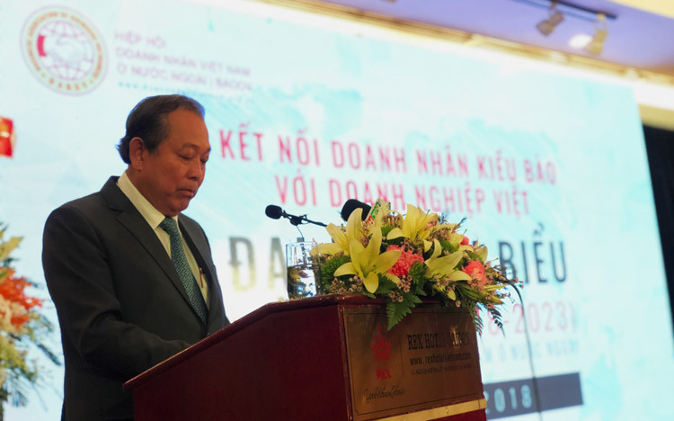 Phó Thủ tướng thường trực Trương Hòa Bình phát biểu tại Đại hội Đại biểu Hiệp hội Doanh nhân Việt Nam ở nước ngoài vào sáng 29/6.