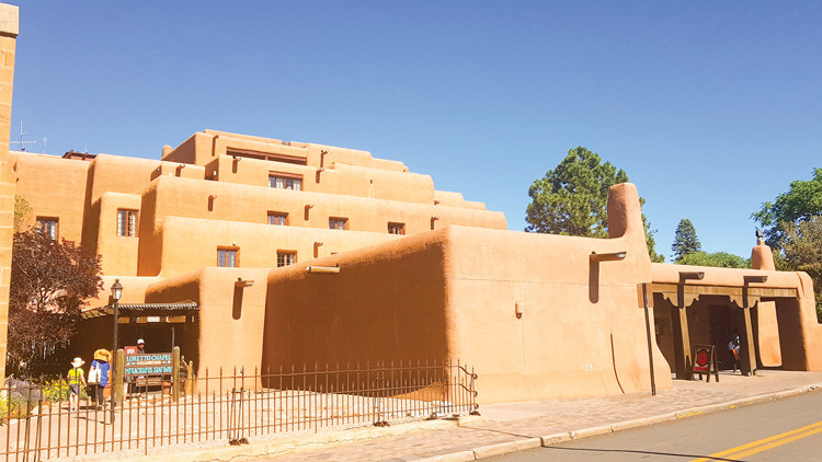 Kiến trúc nhà lạ mắt ở vùng Santa Fe (New Mexico)