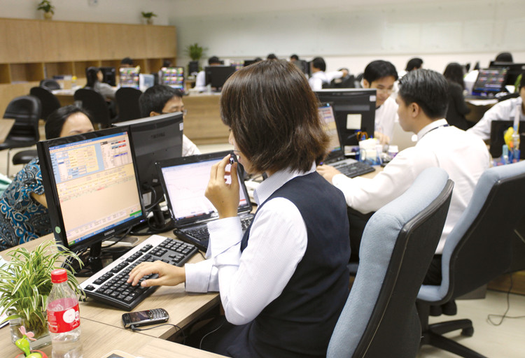 Thị trường chứng khoán Việt Nam: Nhà đầu tư vừa thả vừa kéo