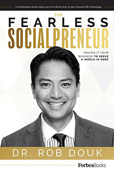 The Fearless Socialpreneur do nhà xuất bản ForbesBooks xuất bản.