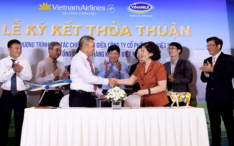 Vietnam Airlines và Vinamilk hợp tác chiến lược