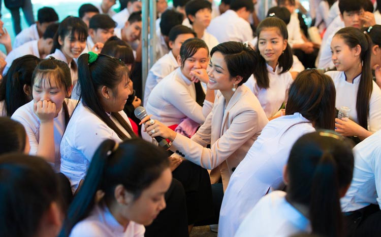 Hoa hậu hoàn vũ Việt Nam H'Hen Niê trở thành đại sứ toàn cầu của Room To Read