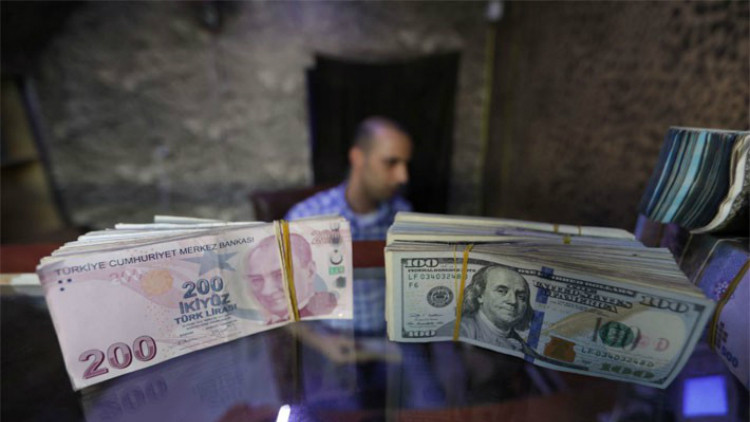 Từ tháng 1 đến nay, đồng Lira của Thổ Nhĩ Kỳ đã mất giá hơn 40% so với đồng USD - Ảnh: Reuters.