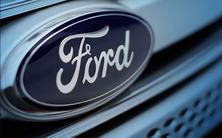 Ford Focus thoi thóp, iPhone có thể tăng giá trong cuộc chiến thương mại