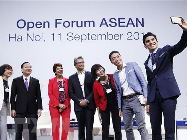 người trẻ WEF ASEAN 2018 doanhnhansaigon