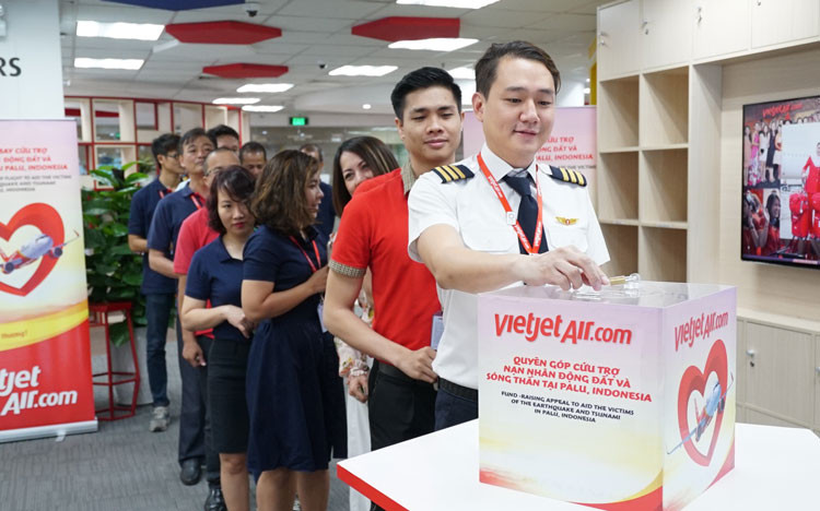 Vietjet Air cứu trợ nạn nhân động đất - sóng thần tại Indonesia