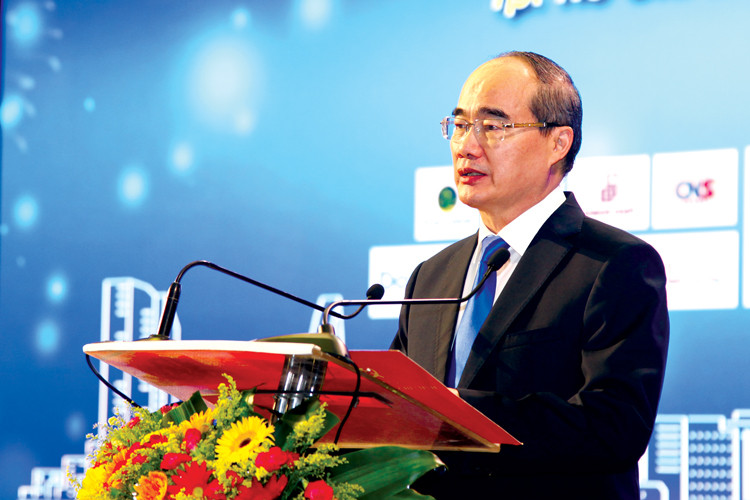 Bí thư Thành ủy Nguyễn Thiện Nhân tuyên dương những đóng góp của đội ngũ doanh nhân, doanh nghiệp vào sự phát triển chung của kinh tế TP.HCM