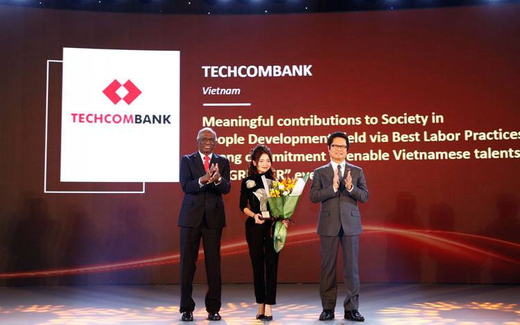 Techcombank được vinh danh giải thưởng “Đóng góp cho xã hội”