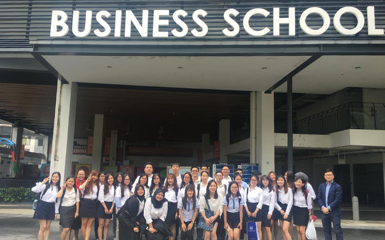 Sinh viên ICAEW Việt Nam trải nghiệm tại Singapore
