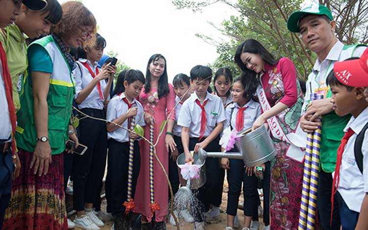 Đại sứ Áo dài Việt Nam và hành trình chung tay vì môi trường sống