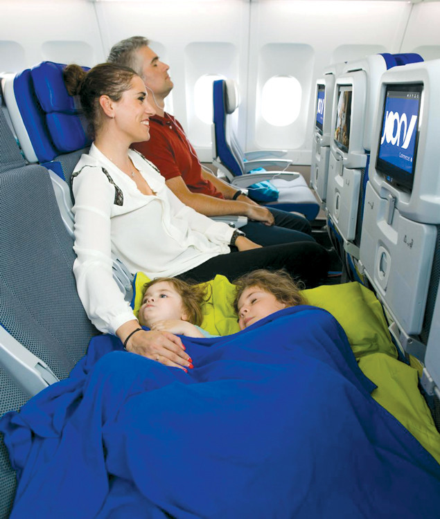 Giường cho bé trên A340 của hãng vé rẻ Joon