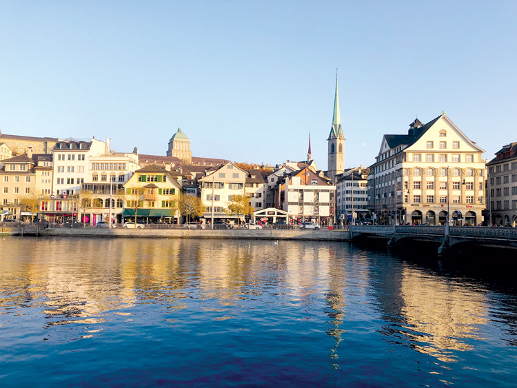Phố cổ Zurich bên bờ sông Limmat