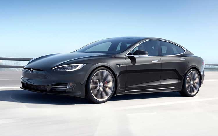 Giữa cuộc chiến thương mại, Trung Quốc bỏ bớt thuế nhập khẩu, Tesla giảm giá xe