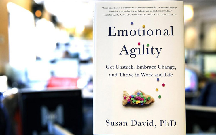 Quyển sách Thích ứng Cảm xúc của tiến sĩ Susan David