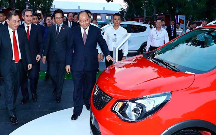 Thủ tướng Nguyễn Xuân Phúc dự lễ phát động “Hàng Việt Nam chinh phục người Việt Nam” và ra mắt xe VinFast của Vingroup.