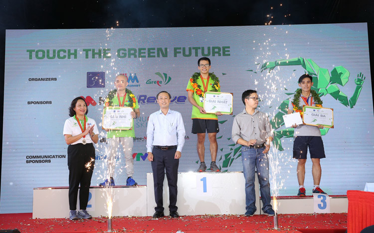 Giải marathon “Touch the green future”