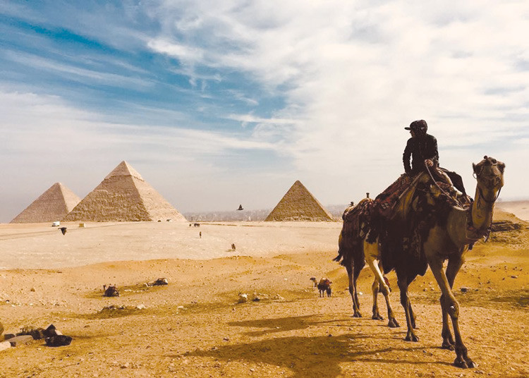 Kim tự tháp Ai Cập còn nguyên lực hấp dẫn