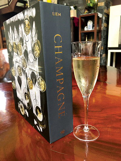Cuốn cẩm nang thiết yếu về Champagne của tác giả Peter Liem