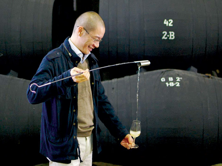 Peter Liem tác giả cuốn cẩm nang thiết yếu về Champagne