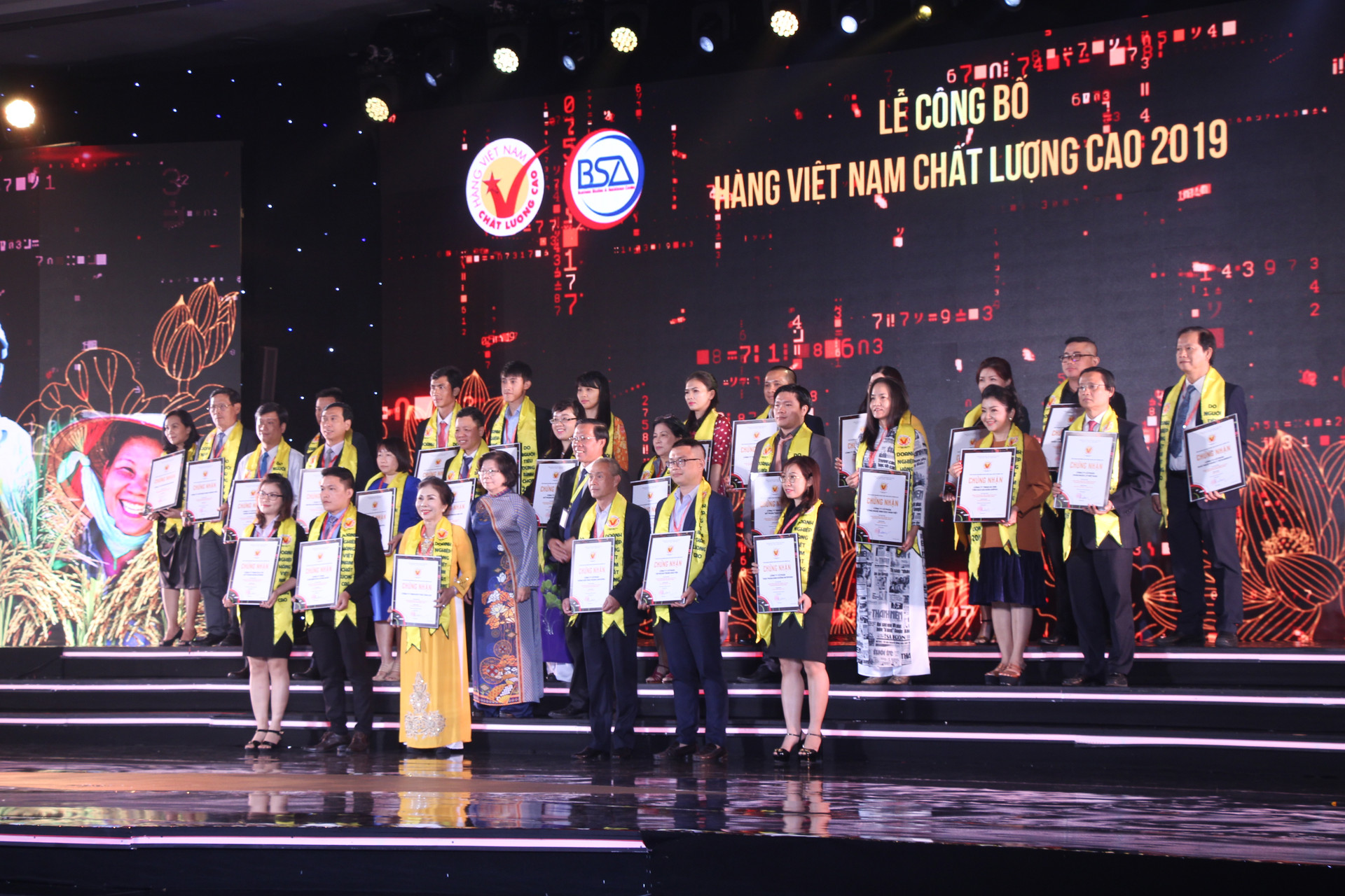 Trao chứng nhận cho 542 doanh nghiệp Hàng Việt Nam chất lượng cao
