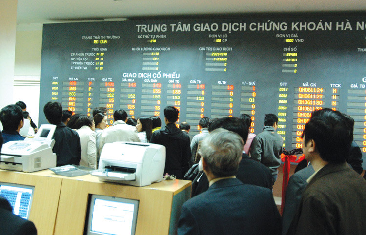 Phát triển thị trường chứng khoán Việt Nam: Cần sớm ban hành Luật Chứng khoán