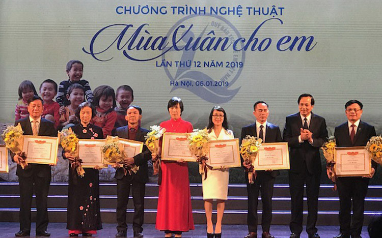 Công ty BHNT Dai-ichi Việt Nam nhận bằng khen của Bộ LĐTB & XH