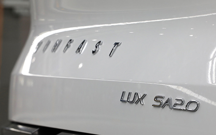 Các chi tiết cận cảnh mẫu xe VinFast Lux SA2.0 đầu tiên được sản xuất hoàn thiện tại Việt Nam