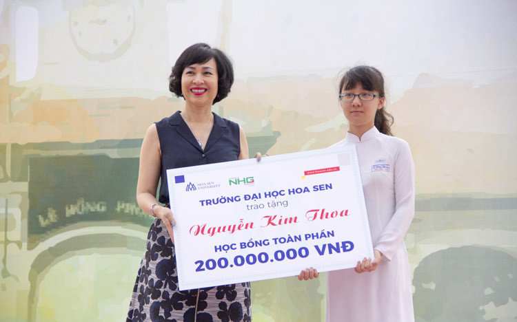 Nữ sinh Trường Lê Hồng Phong nhận học bổng toàn phần tại ĐH Hoa Sen