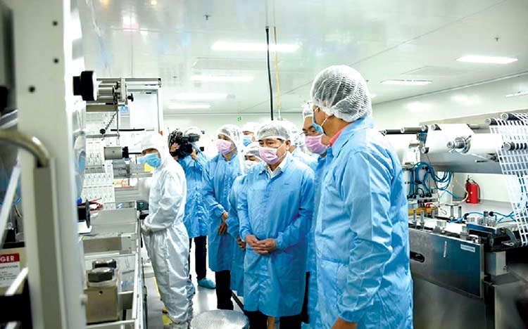 Chủ tịch TP.HCM làm việc với một số doanh nghiệp trong khu công nghệ cao