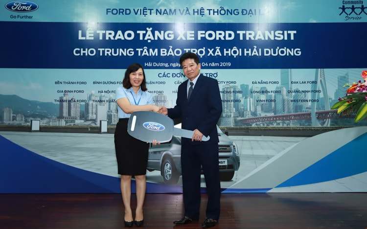 Ford Việt Nam tặng xe Transit cho Trung tâm Bảo trợ xã hội Hải Dương