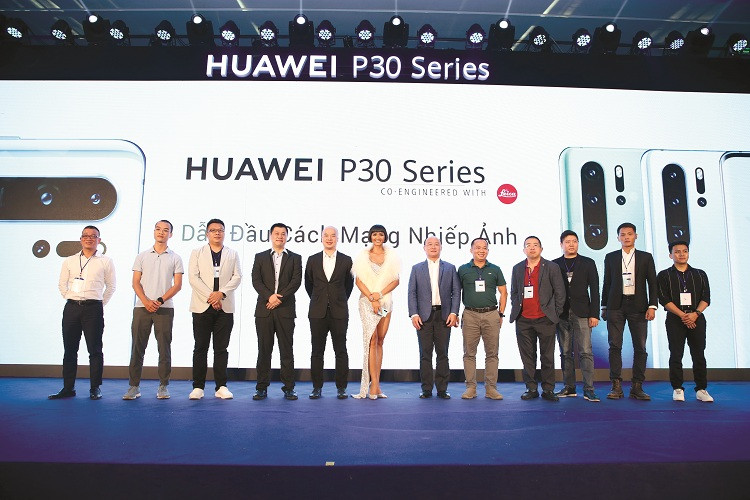 Ông Henry Liu - TGĐ nhóm kinh doanh tiêu dùng của Huawei tại Việt Nam: R&B - Chiến lược nâng tầm thương hiệu toàn cầu Huawei
