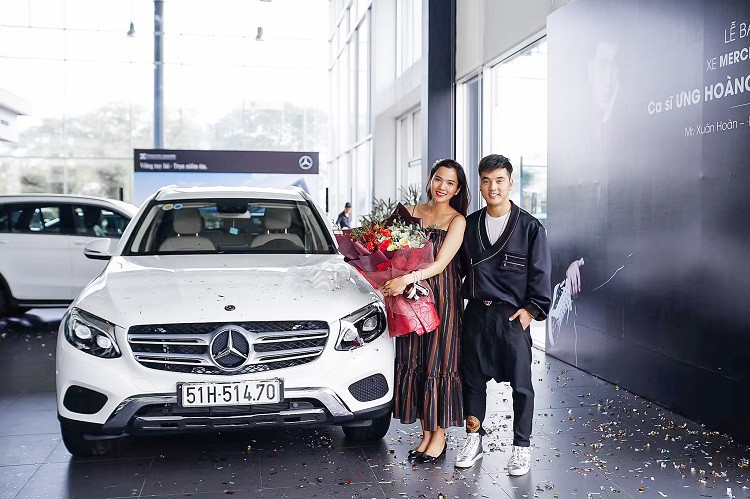 Vì sao nhiều showbiz Việt chọn xe Mercedes Benz?