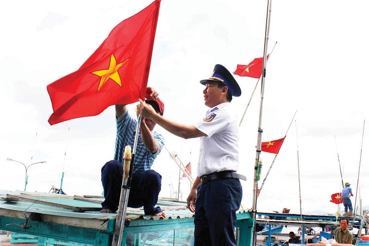 Một triệu lá cờ tổ quốc cùng ngư dân bám biển