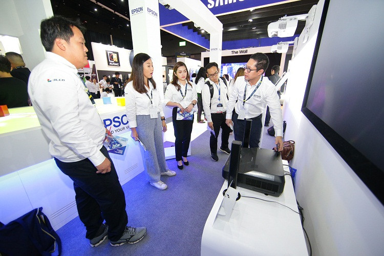 Epson ra mắt máy dòng chiếu công nghệ 3LCD
