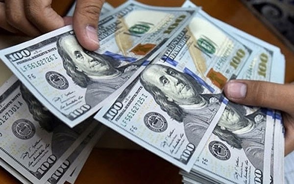 Bill sẽ nhặt tiền chứ?