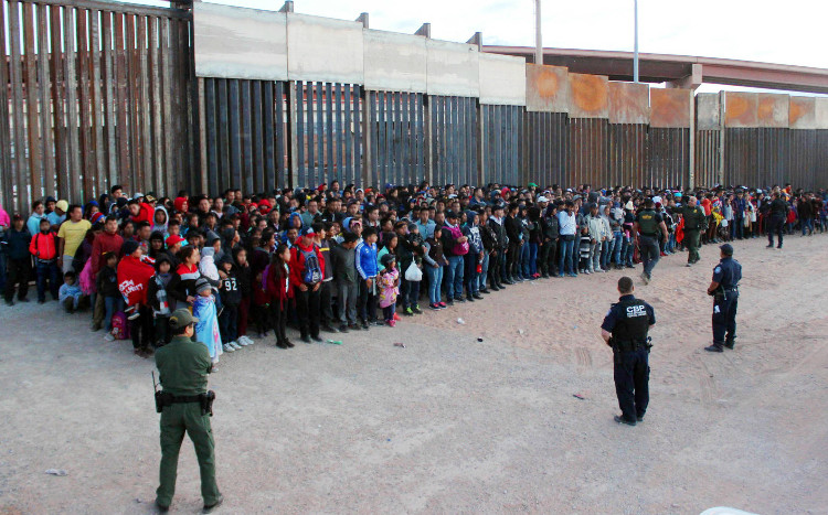 Mỹ áp thuế chặn nhập cư trái phép, Mexico tuyên bố sẽ đáp trả