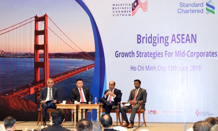Phiên thảo luận của các chuyên gia kinh tế tại sự kiện "Kết nối ASEAN: