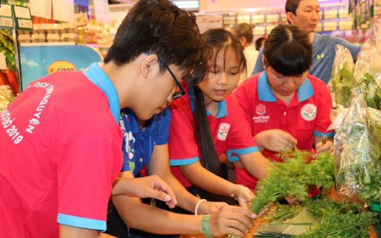 2.500 học sinh tập làm nhân viên siêu thị