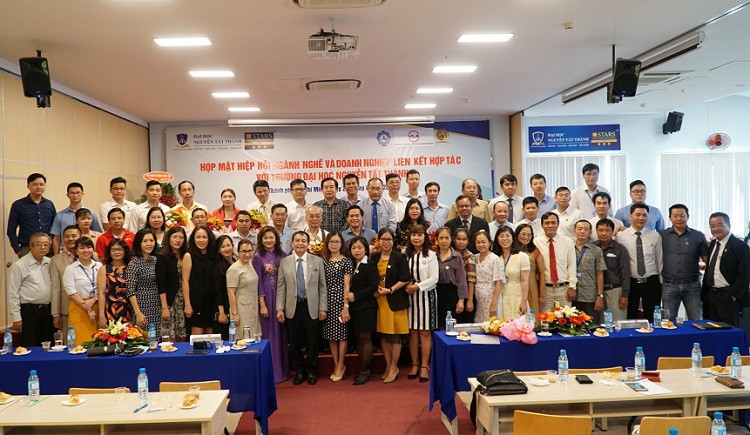 Đại học Nguyễn Tất Thành tăng cường hợp tác với doanh nhân, doanh nghiệp